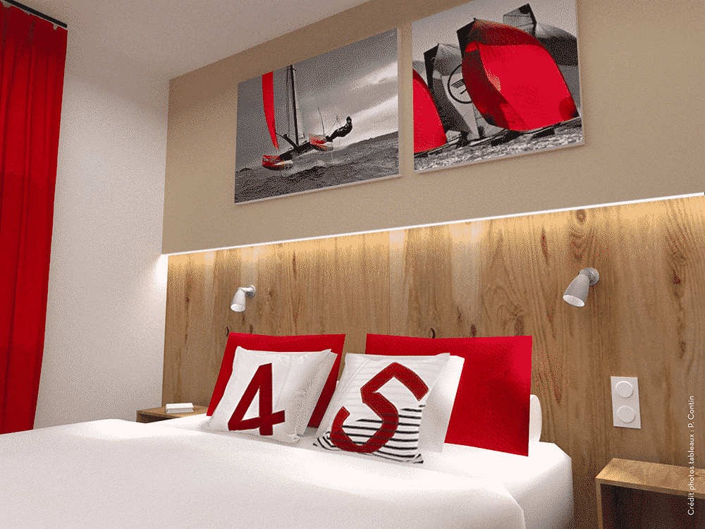 Chambre rouge de l'hotel des Marins à Saint-Malo
